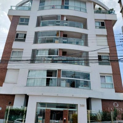 Cobertura com 180m², 3 quartos (sendo 3 suítes), 3 garagens, no bairro Balneário em Florianópolis