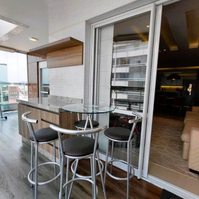 Cobertura com 180m², 3 quartos (sendo 3 suítes), 3 garagens, no bairro Balneário em Florianópolis
