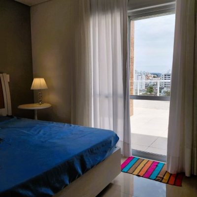 Cobertura com 180m², 3 quartos (sendo 3 suítes), 3 garagens, no bairro Balneário em Florianópolis