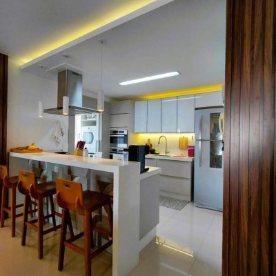 Cobertura com 180m², 3 quartos (sendo 3 suítes), 3 garagens, no bairro Balneário em Florianópolis