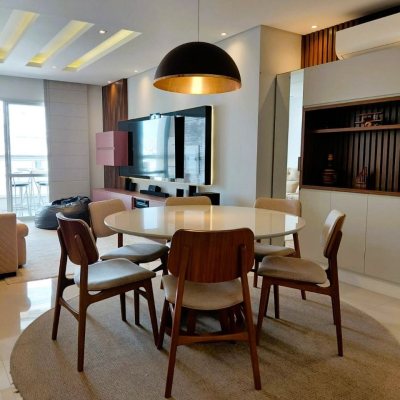 Cobertura com 180m², 3 quartos (sendo 3 suítes), 3 garagens, no bairro Balneário em Florianópolis