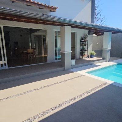 Casa Residencial com 234m², 4 quartos (sendo 2 suítes), 2 garagens, no bairro Campeche em Florianópolis
