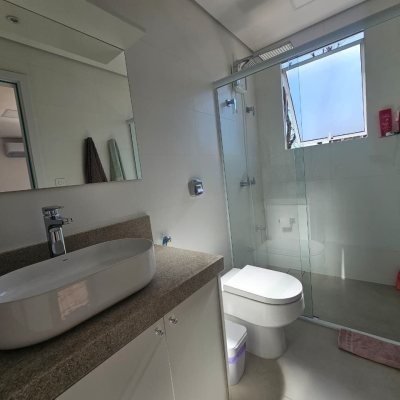 Casa Residencial com 234m², 4 quartos (sendo 2 suítes), 2 garagens, no bairro Campeche em Florianópolis