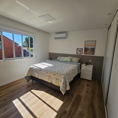 Casa Residencial com 234m², 4 quartos (sendo 2 suítes), 2 garagens, no bairro Campeche em Florianópolis