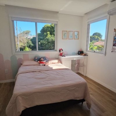 Casa Residencial com 234m², 4 quartos (sendo 2 suítes), 2 garagens, no bairro Campeche em Florianópolis