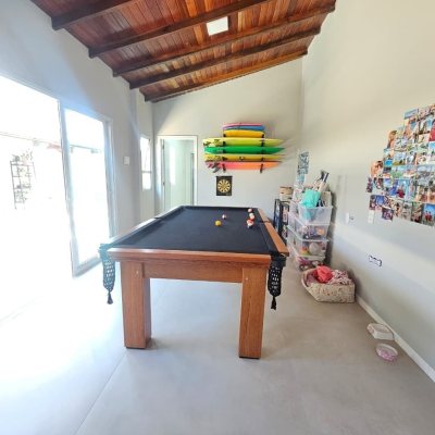 Casa Residencial com 234m², 4 quartos (sendo 2 suítes), 2 garagens, no bairro Campeche em Florianópolis