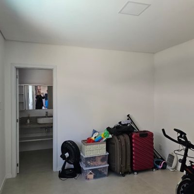 Casa Residencial com 234m², 4 quartos (sendo 2 suítes), 2 garagens, no bairro Campeche em Florianópolis