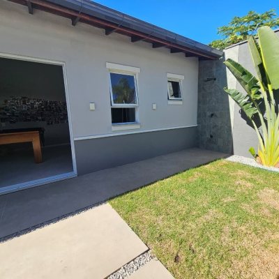 Casa Residencial com 234m², 4 quartos (sendo 2 suítes), 2 garagens, no bairro Campeche em Florianópolis