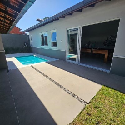 Casa Residencial com 234m², 4 quartos (sendo 2 suítes), 2 garagens, no bairro Campeche em Florianópolis
