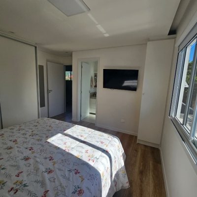 Casa Residencial com 234m², 4 quartos (sendo 2 suítes), 2 garagens, no bairro Campeche em Florianópolis