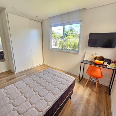 Casa Residencial com 234m², 4 quartos (sendo 2 suítes), 2 garagens, no bairro Campeche em Florianópolis