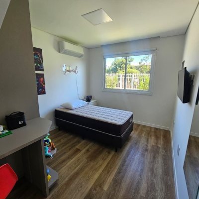 Casa Residencial com 234m², 4 quartos (sendo 2 suítes), 2 garagens, no bairro Campeche em Florianópolis