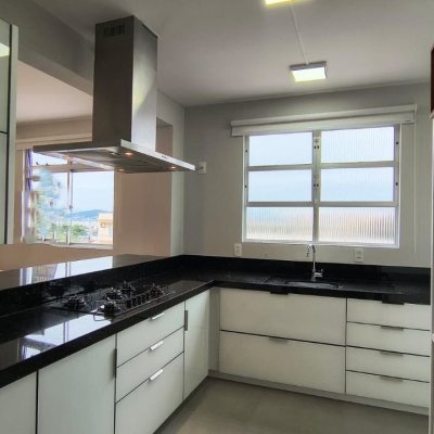 Cobertura com 189m², 3 quartos (sendo 1 suíte), 1 garagem, no bairro Capoeiras em Florianópolis
