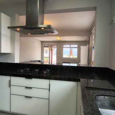 Cobertura com 189m², 3 quartos (sendo 1 suíte), 1 garagem, no bairro Capoeiras em Florianópolis