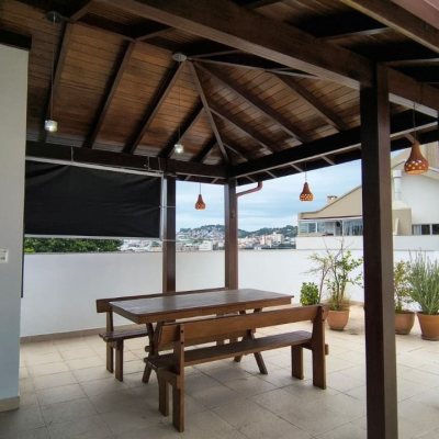 Cobertura com 189m², 3 quartos (sendo 1 suíte), 1 garagem, no bairro Capoeiras em Florianópolis