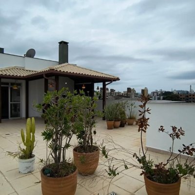 Cobertura com 189m², 3 quartos (sendo 1 suíte), 1 garagem, no bairro Capoeiras em Florianópolis