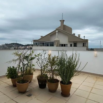 Cobertura com 189m², 3 quartos (sendo 1 suíte), 1 garagem, no bairro Capoeiras em Florianópolis