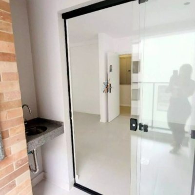 Apartamentos com 75m², 2 quartos (sendo 1 suíte), 1 garagem, no bairro Balneário em Florianópolis
