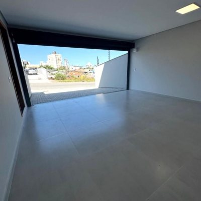 Casa em Condomínio com 144m², 3 quartos (sendo 1 suíte), 2 garagens, no bairro São Sebastião em Palhoça