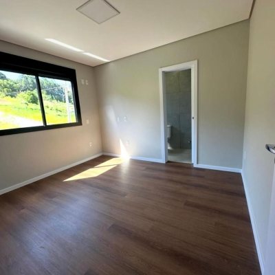 Casa em Condomínio com 144m², 3 quartos (sendo 1 suíte), 2 garagens, no bairro São Sebastião em Palhoça