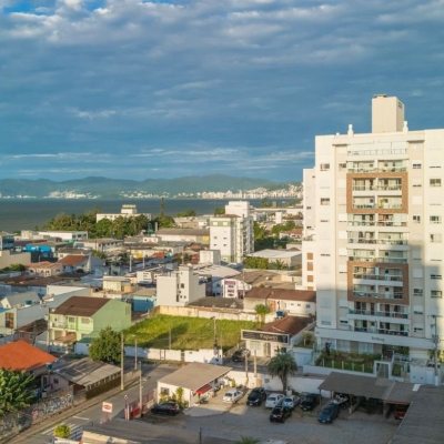 Apartamentos com 78m², 3 quartos (sendo 1 suíte), 1 garagem, no bairro Barreiros em São José