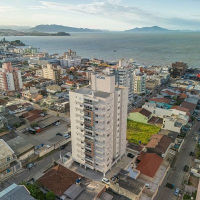 Apartamentos com 78m², 3 quartos (sendo 1 suíte), 1 garagem, no bairro Barreiros em São José
