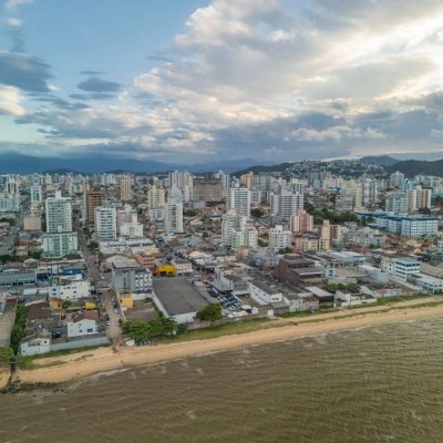 Apartamentos com 78m², 3 quartos (sendo 1 suíte), 1 garagem, no bairro Barreiros em São José