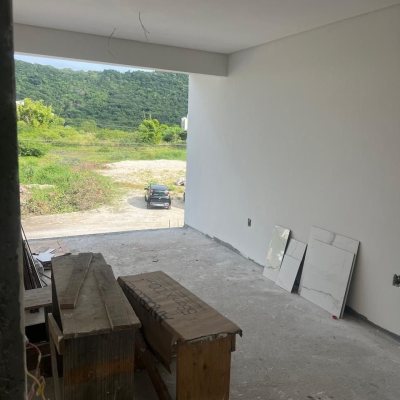 Casa Residencial com 105m², 2 quartos (sendo 2 suítes), 1 garagem, no bairro Ingleses em Floranópolis