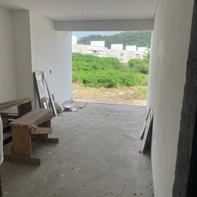 Casa Residencial com 105m², 2 quartos (sendo 2 suítes), 1 garagem, no bairro Ingleses em Floranópolis