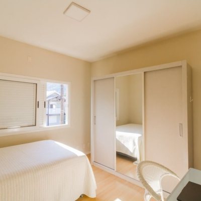Casa em Condomínio com 278m², 4 quartos (sendo 1 suíte), 4 garagens, no bairro Sambaqui em Florianópolis
