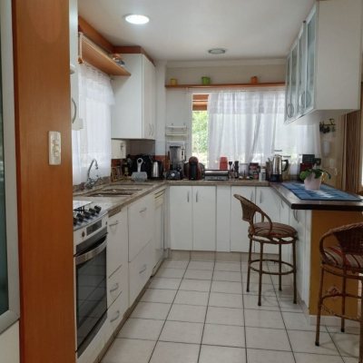 Casa em Condomínio com 278m², 4 quartos (sendo 1 suíte), 4 garagens, no bairro Sambaqui em Florianópolis