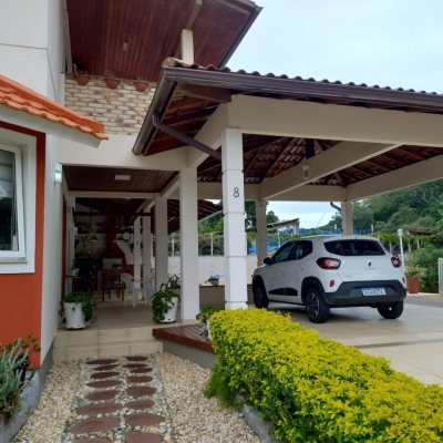 Casa em Condomínio com 278m², 4 quartos (sendo 1 suíte), 4 garagens, no bairro Sambaqui em Florianópolis