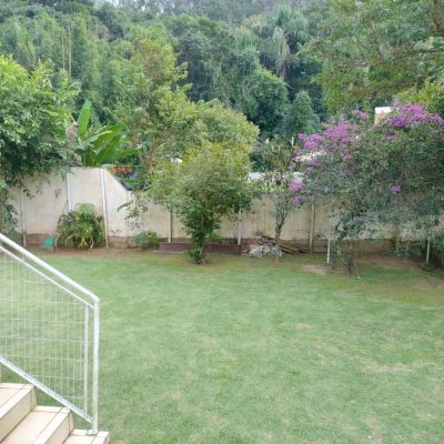 Casa em Condomínio com 278m², 4 quartos (sendo 1 suíte), 4 garagens, no bairro Sambaqui em Florianópolis