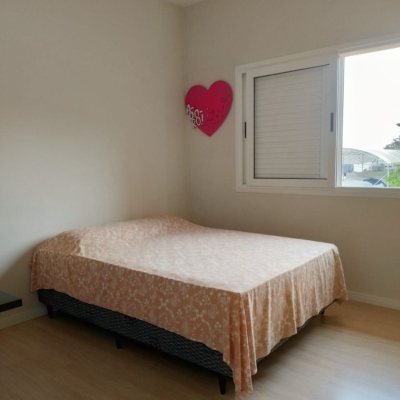 Casa em Condomínio com 278m², 4 quartos (sendo 1 suíte), 4 garagens, no bairro Sambaqui em Florianópolis