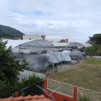 Casa em Condomínio com 278m², 4 quartos (sendo 1 suíte), 4 garagens, no bairro Sambaqui em Florianópolis