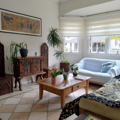 Casa em Condomínio com 278m², 4 quartos (sendo 1 suíte), 4 garagens, no bairro Sambaqui em Florianópolis