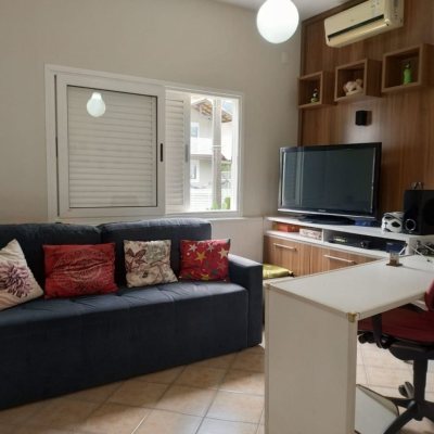 Casa em Condomínio com 278m², 4 quartos (sendo 1 suíte), 4 garagens, no bairro Sambaqui em Florianópolis