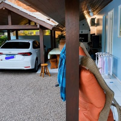 Casa em Condomínio com 160m², 4 quartos (sendo 1 suíte), 1 garagem, no bairro Vargem Do Bom Jesus em Florianópolis