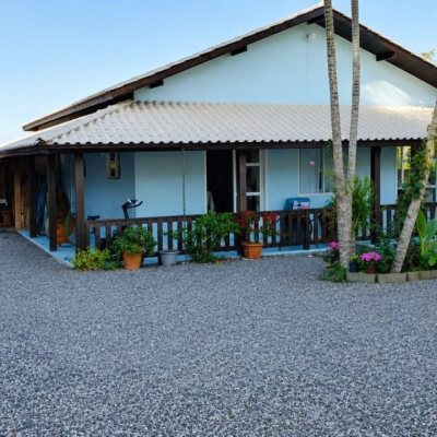 Casa em Condomínio com 160m², 4 quartos (sendo 1 suíte), 1 garagem, no bairro Vargem Do Bom Jesus em Florianópolis