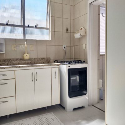 Apartamentos com 102m², 3 quartos (sendo 1 suíte), 1 garagem, no bairro Centro em Florianópolis