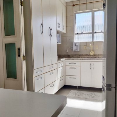 Apartamentos com 102m², 3 quartos (sendo 1 suíte), 1 garagem, no bairro Centro em Florianópolis