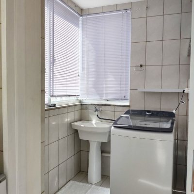 Apartamentos com 102m², 3 quartos (sendo 1 suíte), 1 garagem, no bairro Centro em Florianópolis