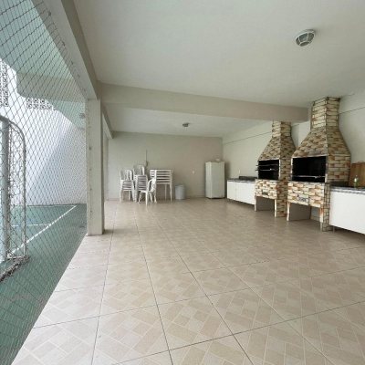 Apartamentos com 102m², 3 quartos (sendo 1 suíte), 1 garagem, no bairro Centro em Florianópolis