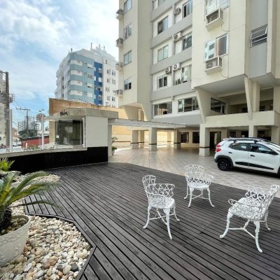 Apartamentos com 102m², 3 quartos (sendo 1 suíte), 1 garagem, no bairro Centro em Florianópolis