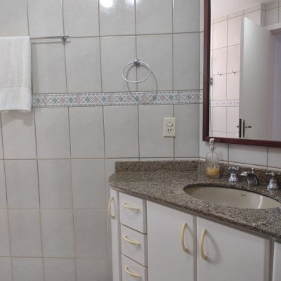 Apartamentos com 102m², 3 quartos (sendo 1 suíte), 1 garagem, no bairro Centro em Florianópolis