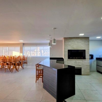Apartamentos com 102m², 3 quartos (sendo 1 suíte), 1 garagem, no bairro Centro em Florianópolis