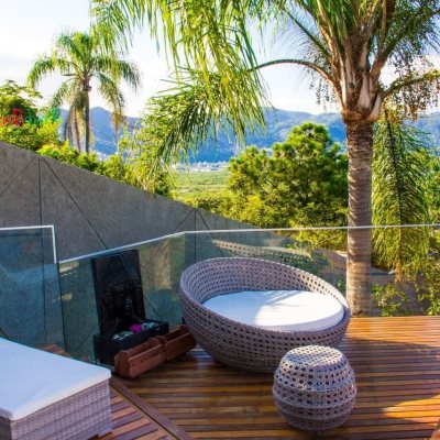 Casa Residencial com 650m², 5 quartos (sendo 2 suítes), 3 garagens, no bairro Cacupé em Florianópolis