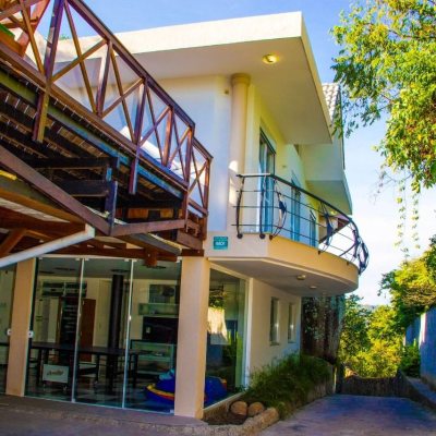 Casa Residencial com 650m², 5 quartos (sendo 2 suítes), 3 garagens, no bairro Cacupé em Florianópolis