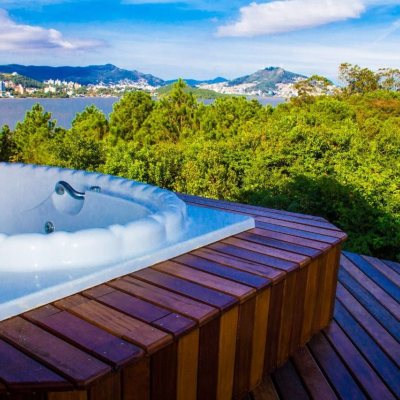 Casa Residencial com 650m², 5 quartos (sendo 2 suítes), 3 garagens, no bairro Cacupé em Florianópolis
