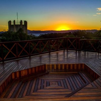 Casa Residencial com 650m², 5 quartos (sendo 2 suítes), 3 garagens, no bairro Cacupé em Florianópolis
